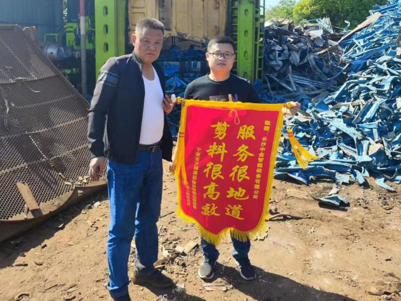 多刀剪浙江客戶贈(zèng)送錦旗