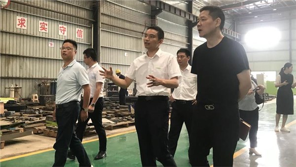 株洲市荷塘區(qū)招商考察團蒞臨公司參觀指導(dǎo)工作